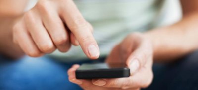 mobile_phone_hand_w10242