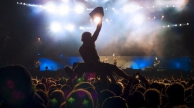 fans e1322766500668   10 Commandments Of Independent Music Making